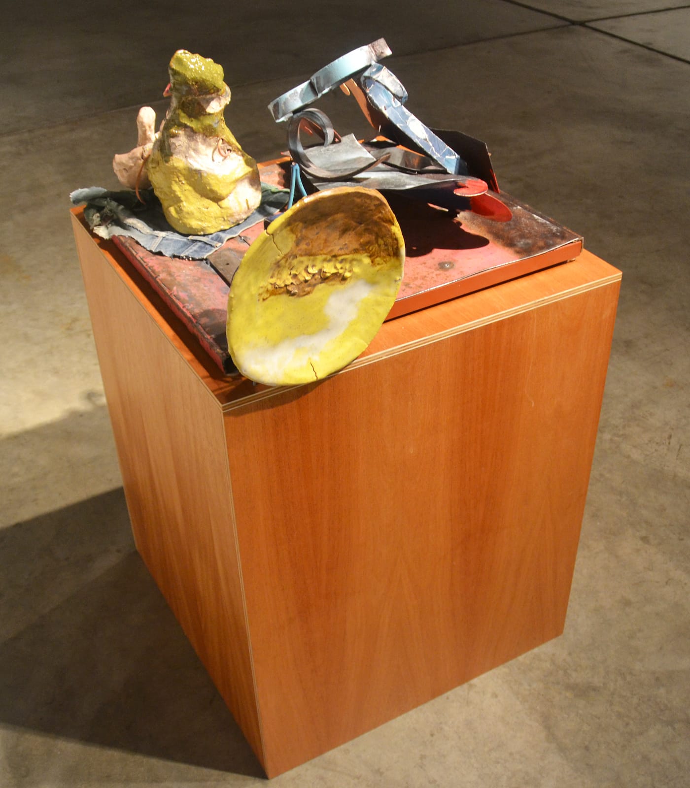 Jessica Jackson Hutchins, "Sea Man" (2016), iron, glazed ceramic, fabric, enamel paint, 22.75 x 23.5 x 20 in; 'Salon: Portland2016,' Disjecta, Portland (courtesy of the artist and Disjecta Contemporary Art Center)