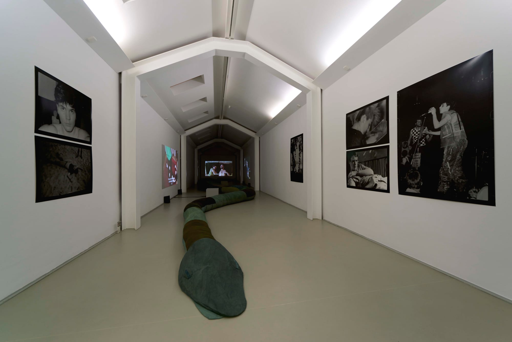 “Microdrama #11”, installation view, Kunstverein Langenhagen, 2014, photo: Christian Dootz