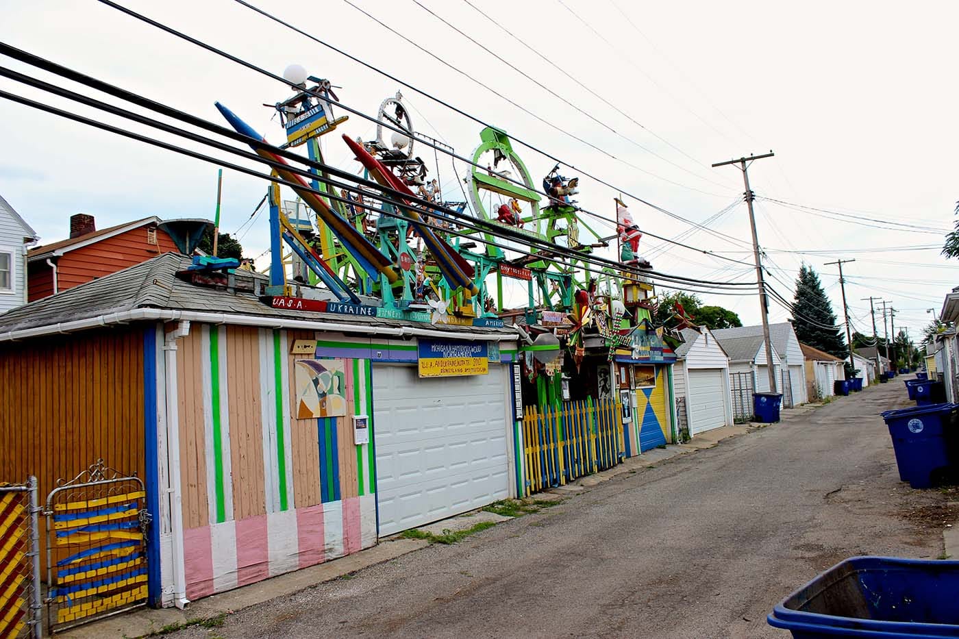 Hamtramck Disneyland, from the alley between Sobieski and Klinger.
