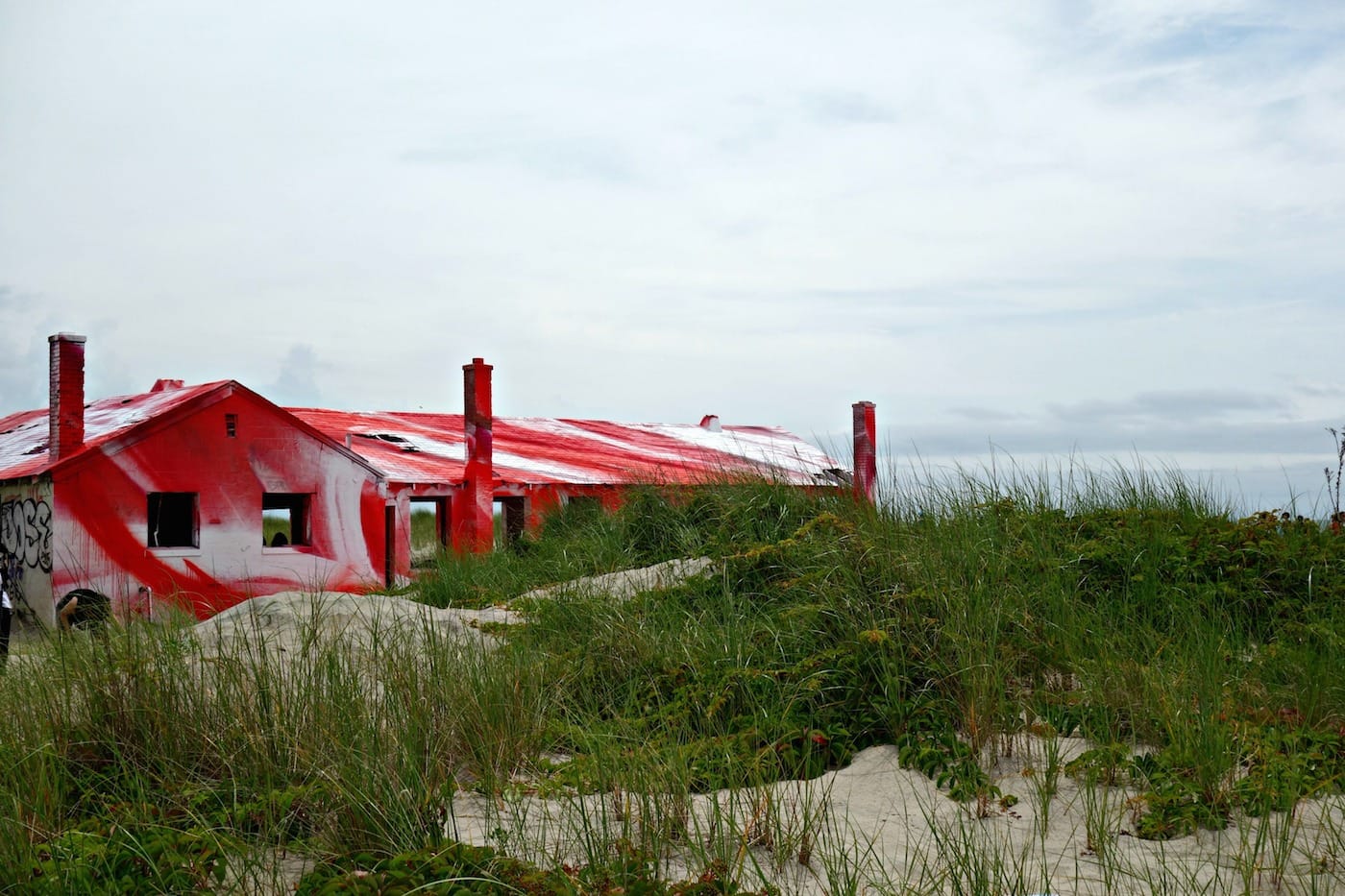 Installation view of Katharina Grosse's "Rockaway!" at Fort Tilden