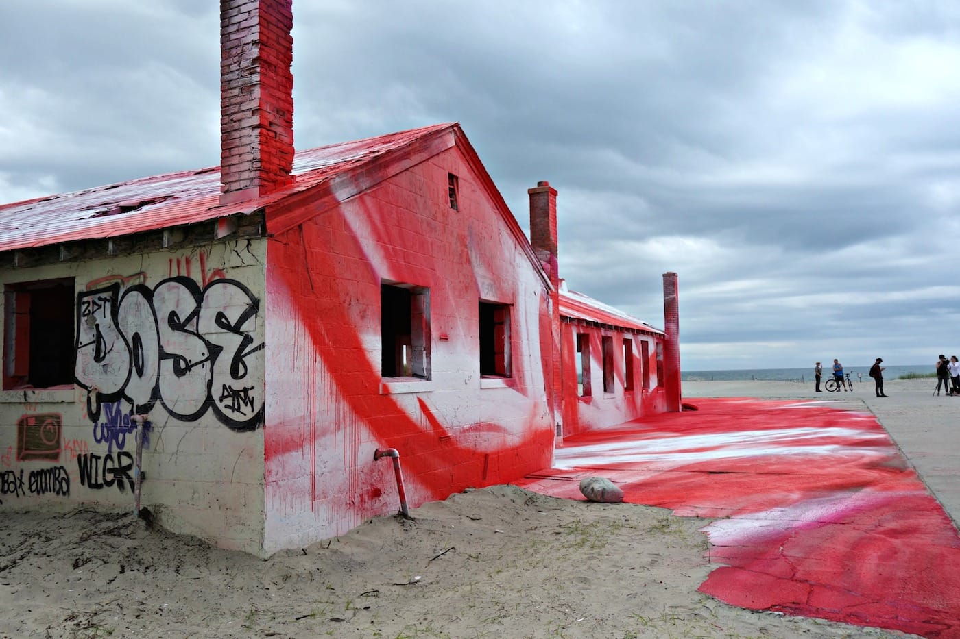 Installation view of Katharina Grosse's "Rockaway!" at Fort Tilden