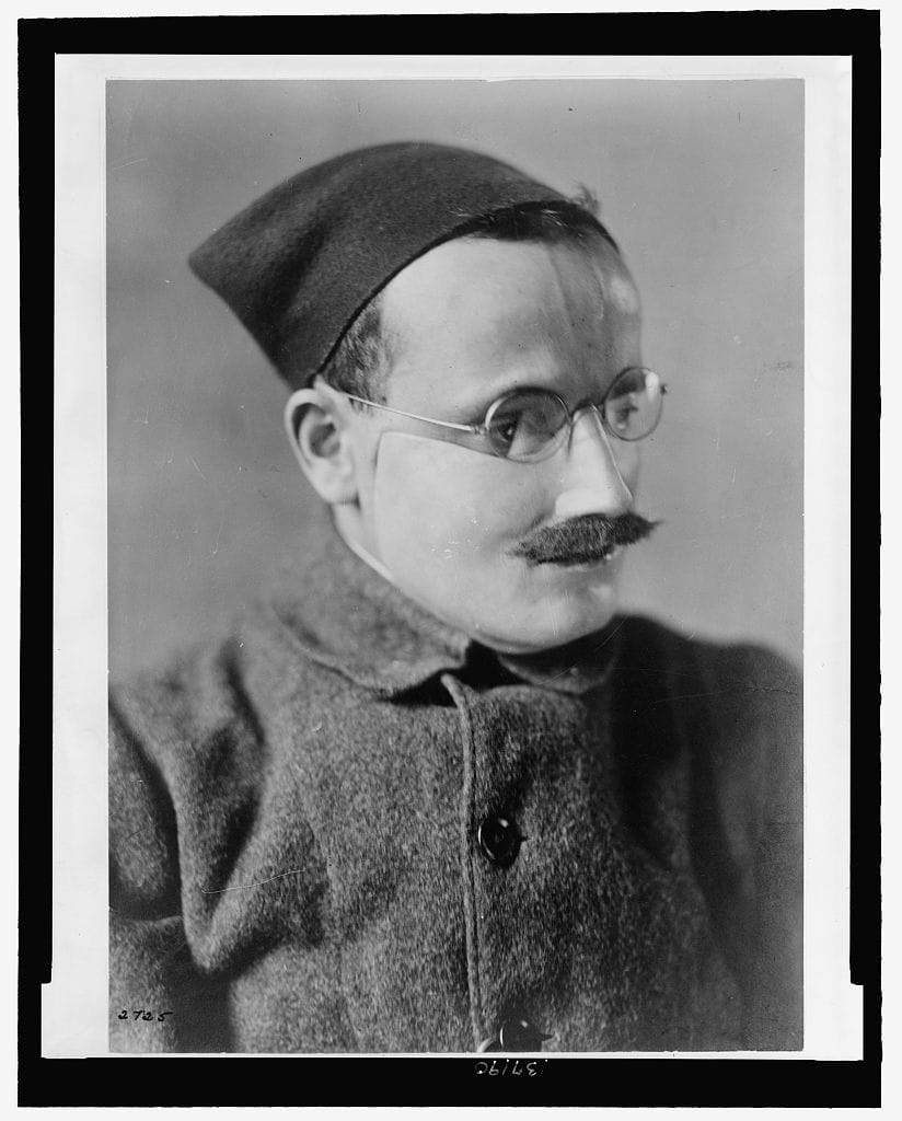 A French soldier wearing a mask made by Anna Coleman Ladd (1918) (via Library of Congress)