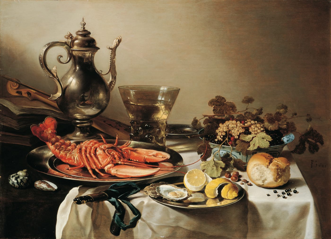 Pieter_Claesz_-_Tafel_mit_Hummer,_Silberkanne,_großem_Berkemeyer,_Früchteschale,_Violine_und_Büchern