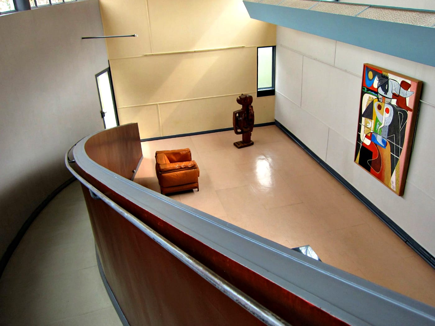 Maisons La Roche-Jeanneret in Paris (photo by the author for Hyperallergic)