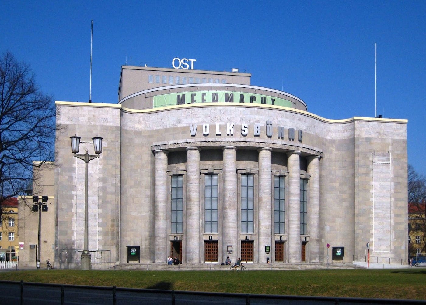 Berlin,_Mitte,_Rosa-Luxemburg-Platz,_Volksbuehne_02