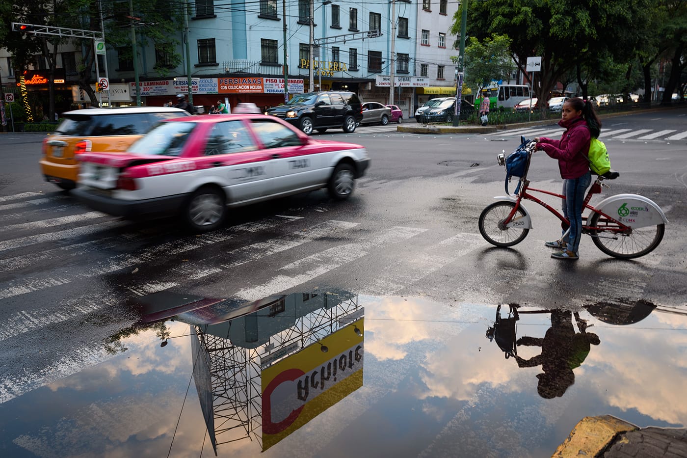 A reflection of Antonio Caro's "Achiote" (2016) at Sonora 128