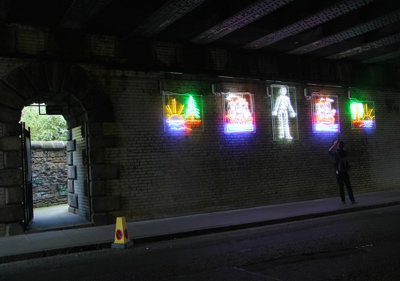 Graham Fagen, "A Drama in Time" (2016) (all photos by the author for Hyperallergic)