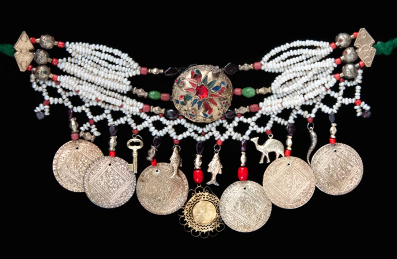 Moknine, Tunisia, "Collier tlila orné de perles baroques, pendentifs en argent doré" (20th century) (Collection Bouvier © Marc Bouvier)