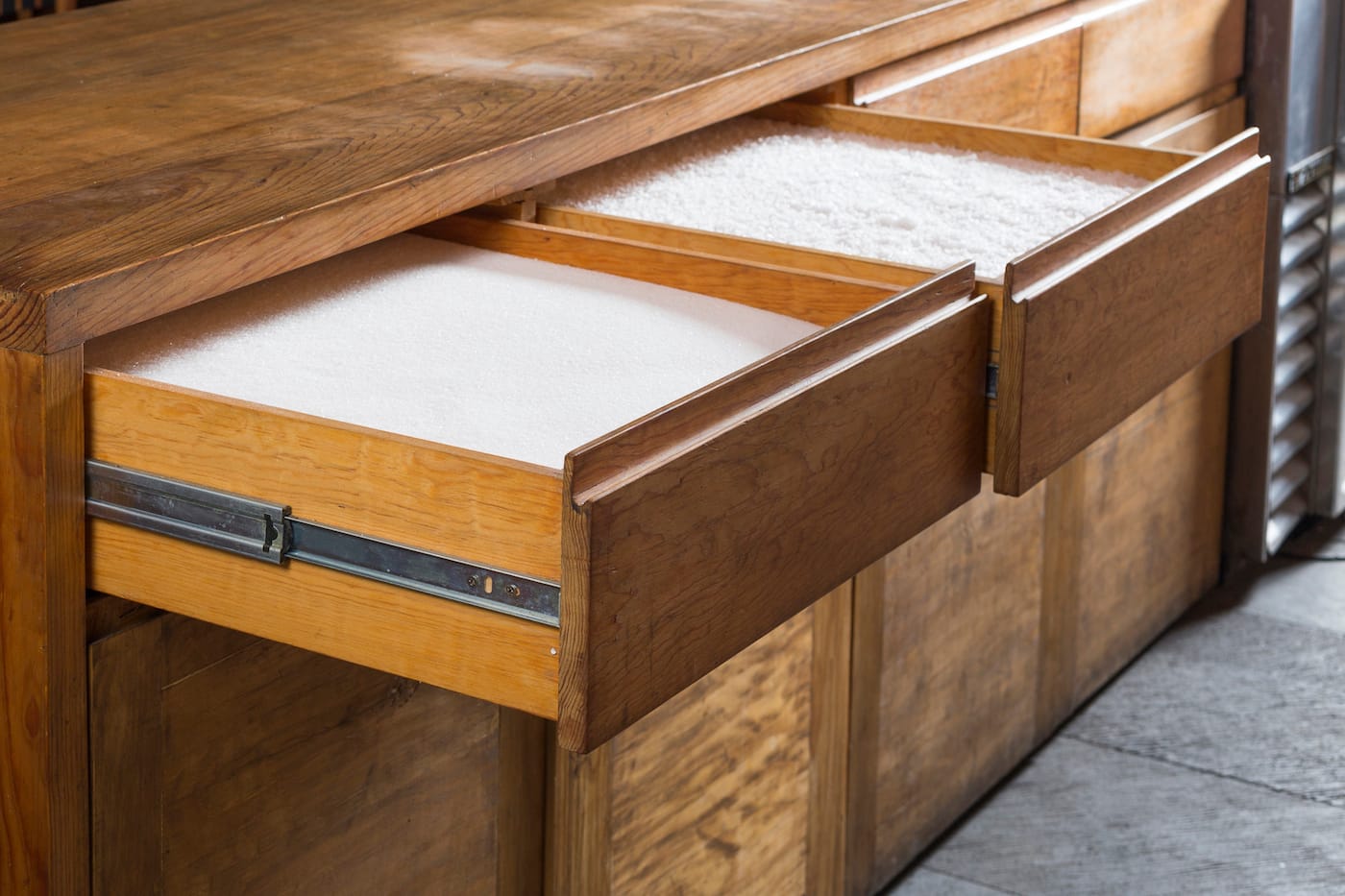 Wilfred Prieto, "The No Name Salt and the Maldon, salt" (2016), salt (photo by Abigail Enzaldo, courtesy of the artist and Kurimanzutto, Mexico City)