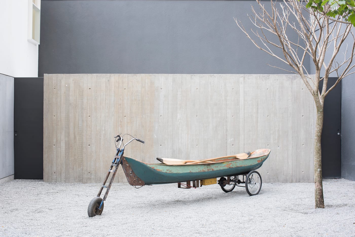 Opavivará!, "REMOTUPY" (2016), electric vessel on wheels and people