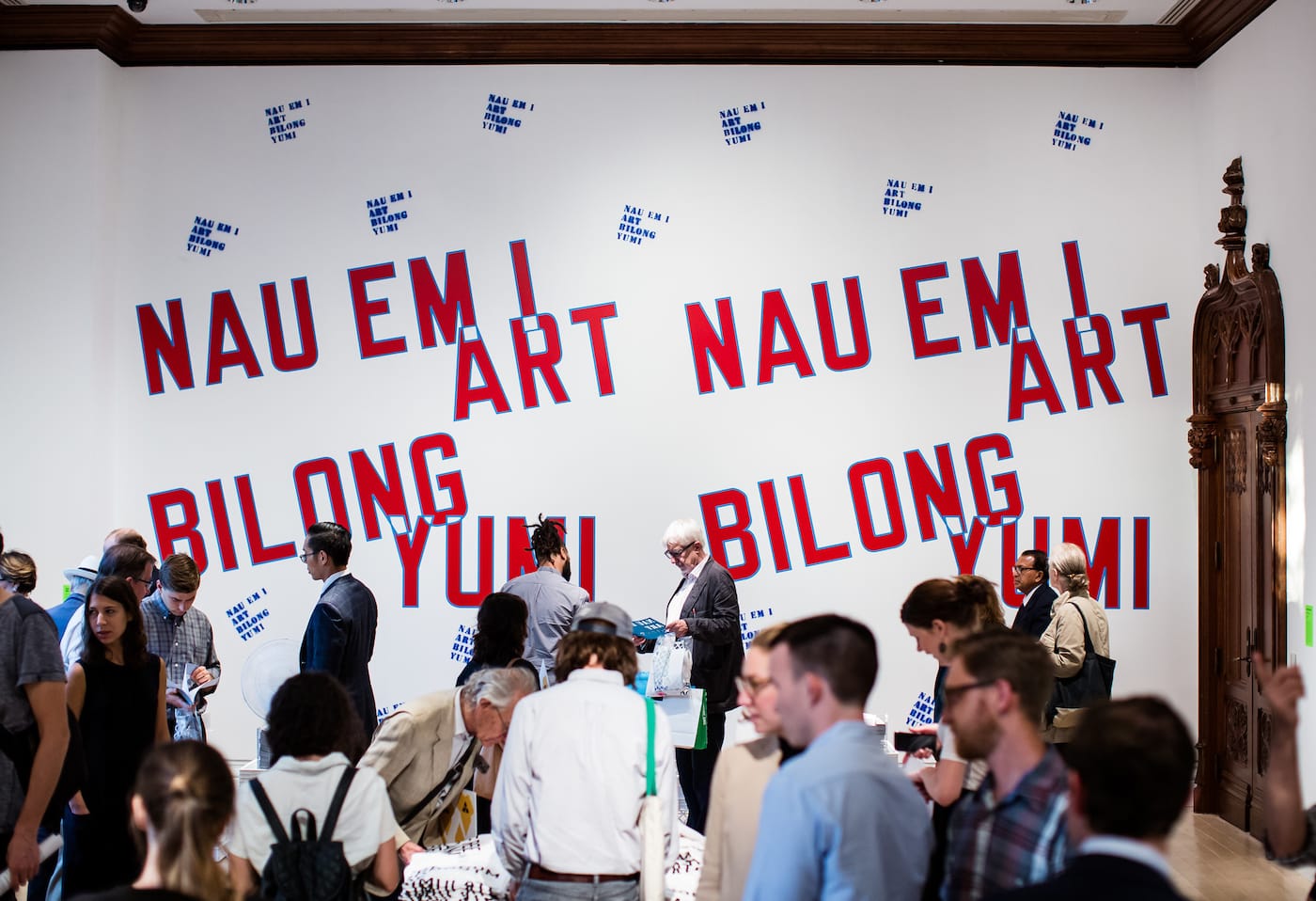 Lawrence Weiner, NAU EM I ART BILONG YUMI (The art of today belongs to us), 1988-2016. Courtesy of the artist.