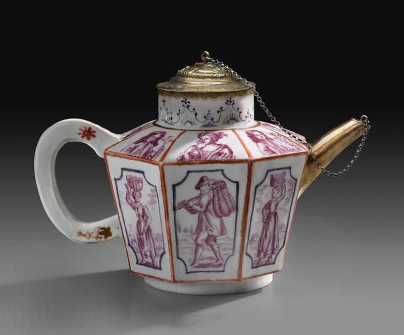 Du Paquier Porcelain Manufactory Teapot, 1725 Du Paquier porcelain H: 5 1/8 in. (13 cm) Collection Melinda Martin Sullivan and Paul R.C. Sullivan, M.D. 2016.15.98