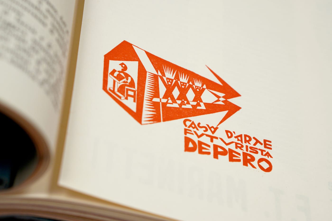 35-bolted_book_project_interior_detail-2_casa_darte_depero_logo_page_edge