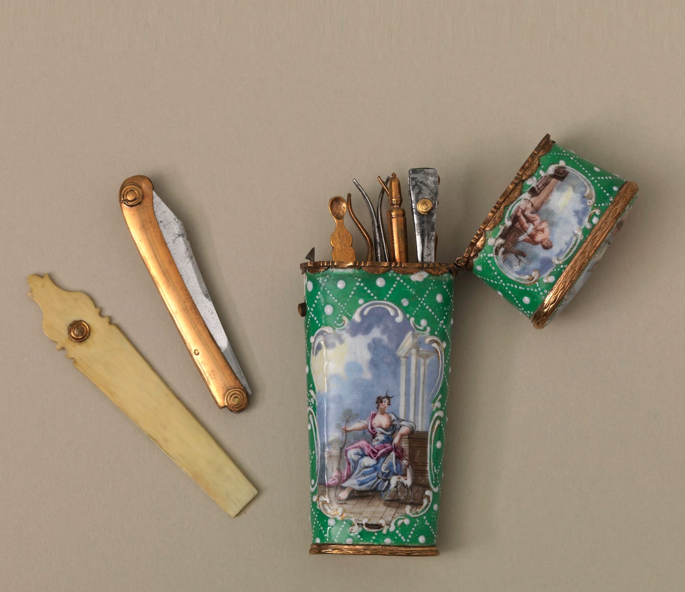 Etui with writing and grooming instruments (1770–80)