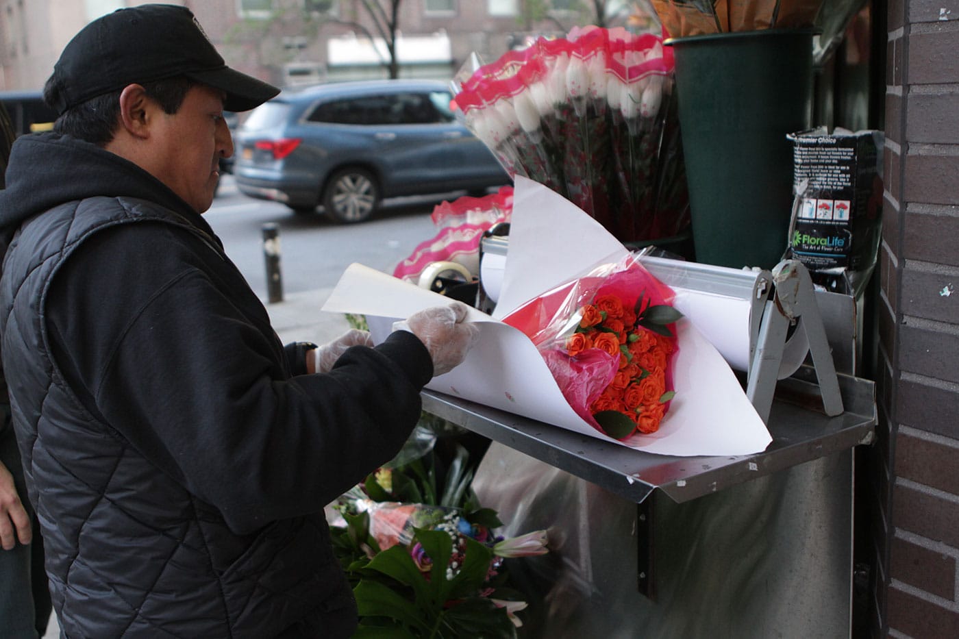 Wrapping flowers in Federico Hewson's Fair Trade flower paper (photo by the author for Hyperallergic)