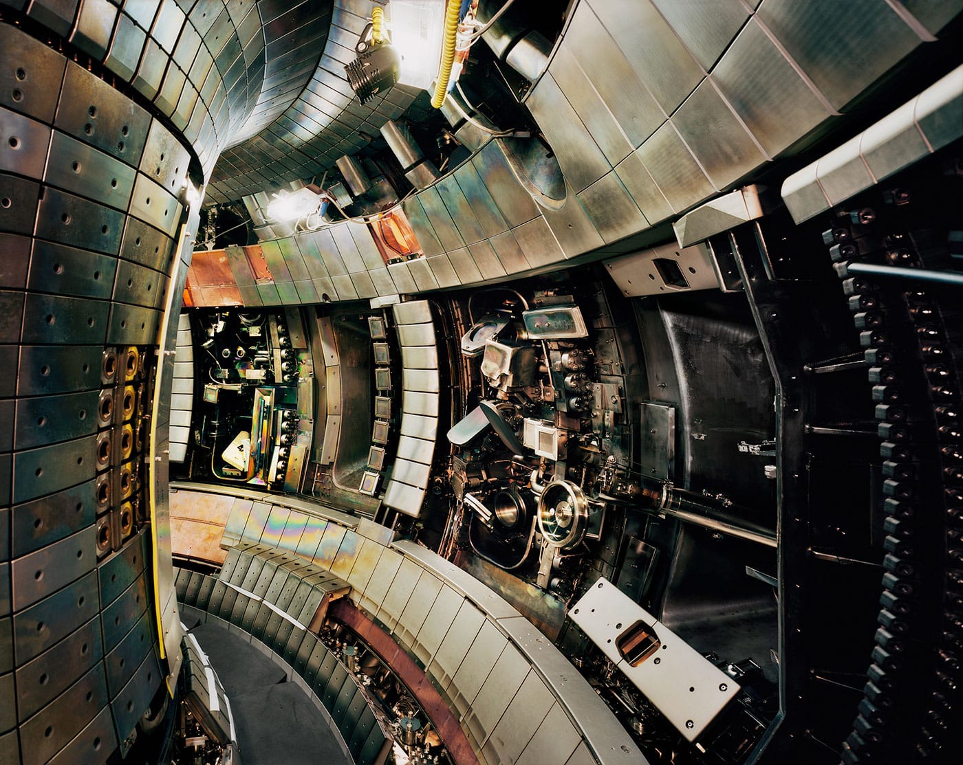 Thomas Struth, "Tokamak Asdex Upgrade Interior 2, Max Planck IPP, Garching" (2009), chromogenic print, 141.6 x 176 cm (© Thomas Struth)