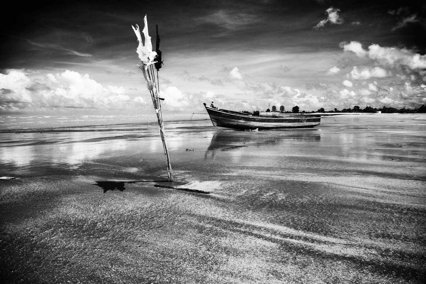 Michael Lam, "Seaward Bowline (Kingston, Georgetown, Guyana)" (2014) from the series 'Oniabo' archival pigment print on canvas, 20 x 30 in. (photo courtesy of the artist)