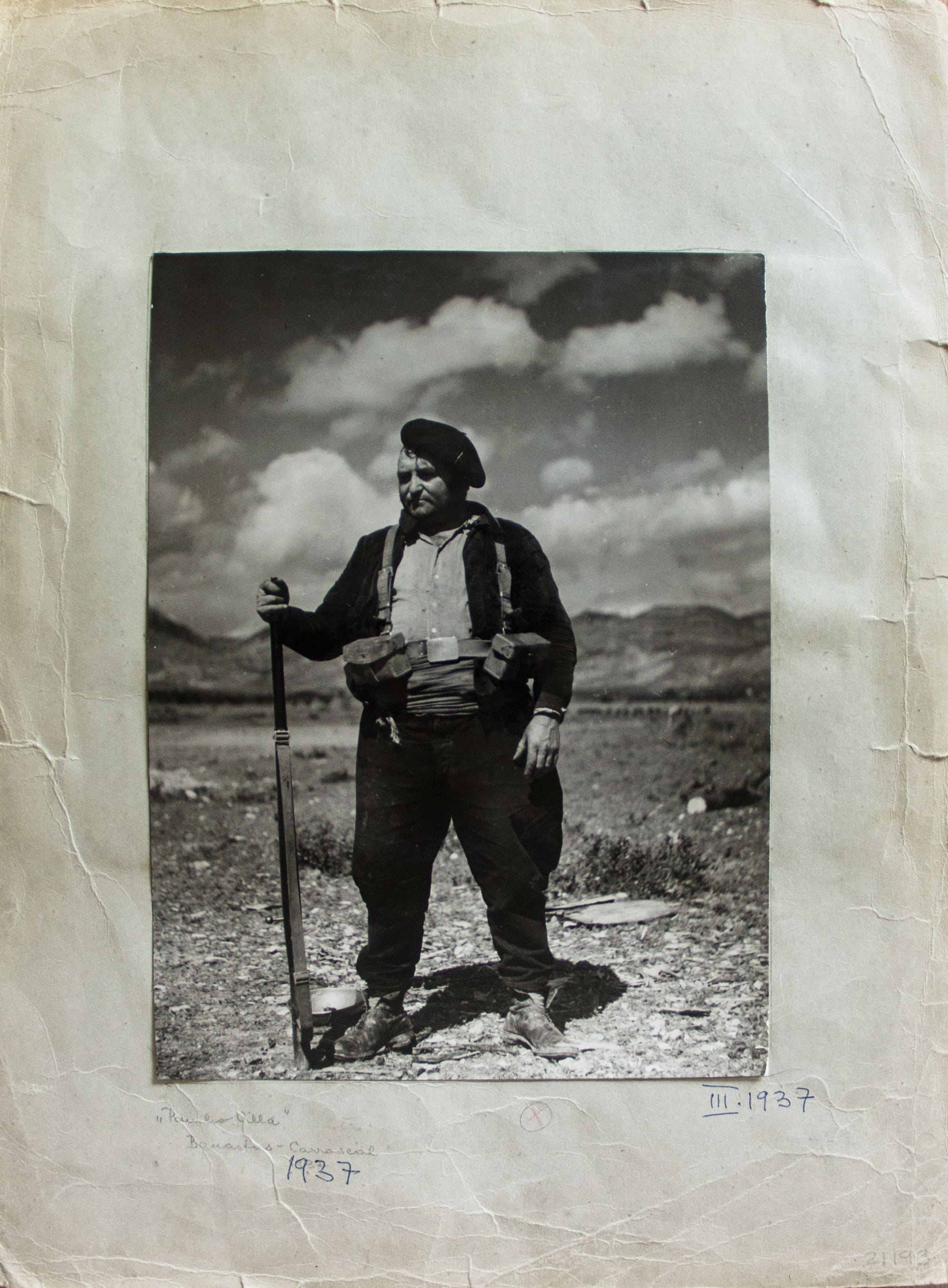 Kati HornaMilitiamen in the outskirts of Banastás Aragon, 1937Gelatin silver prints mountedon paper10 ¾ x 14 in. (page)Private collection, Mexico City© 2005 Ana María Norah Horna y Fernández