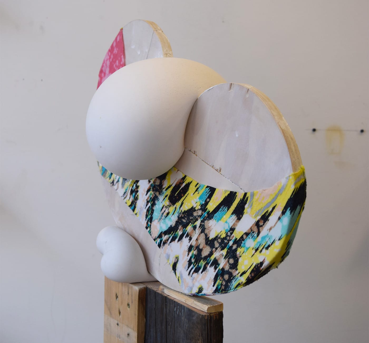 A work in Dexter Cyprian's studio at 1533 Myrtle Avenue (photo by the author for Hyperallergic)