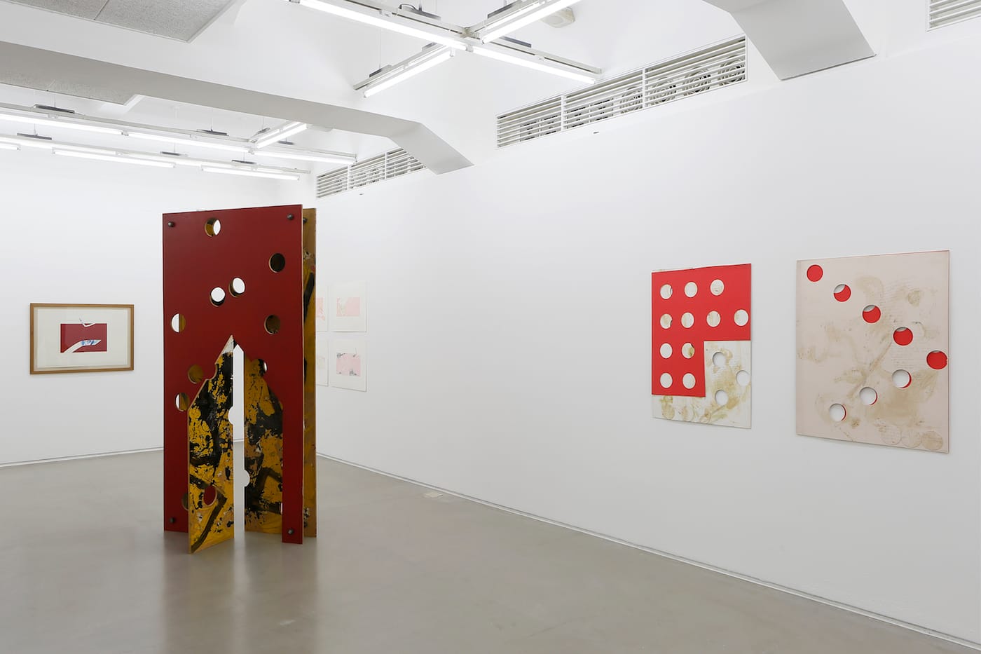 Installation view of Kim Yong-Ik: Closer ... Come Closer ... at the Ilmin Museum of Art (courtesy of Ilmin Museum of Art)