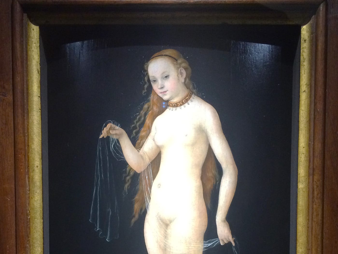 Detail of "Venus" (1531), attributed to Lucas Cranach the Elder (photo by Benjamin Sutton for Hyperallergic)