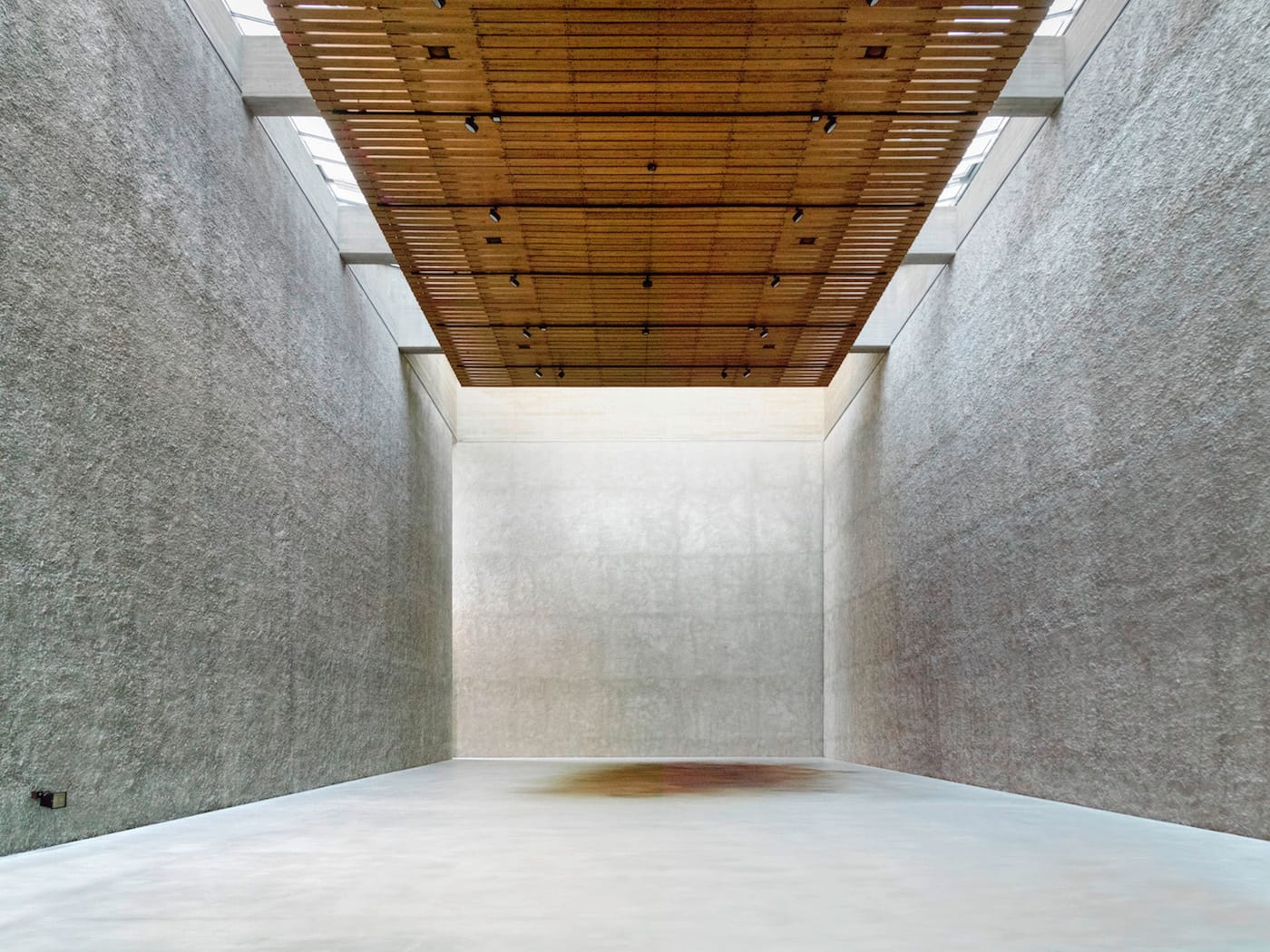 Installation view of Daniel Turner's <em>Particle Processed Cafeteria</em> at König Galerie (all images courtesy the artist and König Galerie)