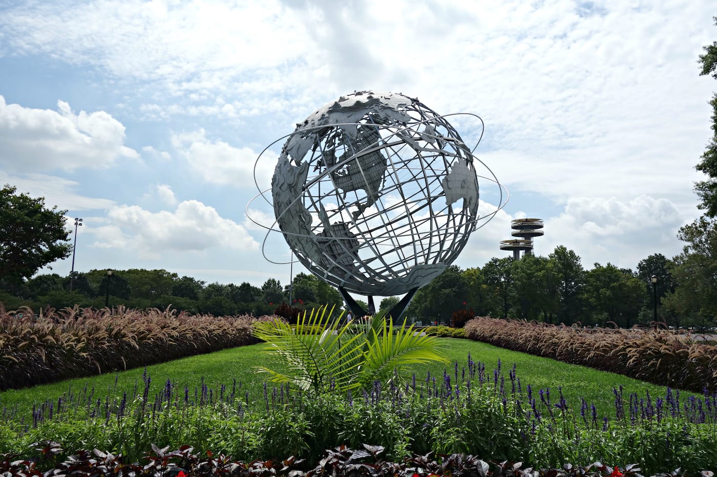 The New York World's Fair grounds in Flushing Meadows-Corona Park (photo by the author for Hyperallergic)