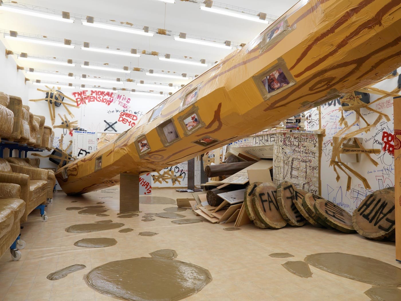 Thomas Hirschhorn, "Stand-alone" (2007) (via tmr.la)
