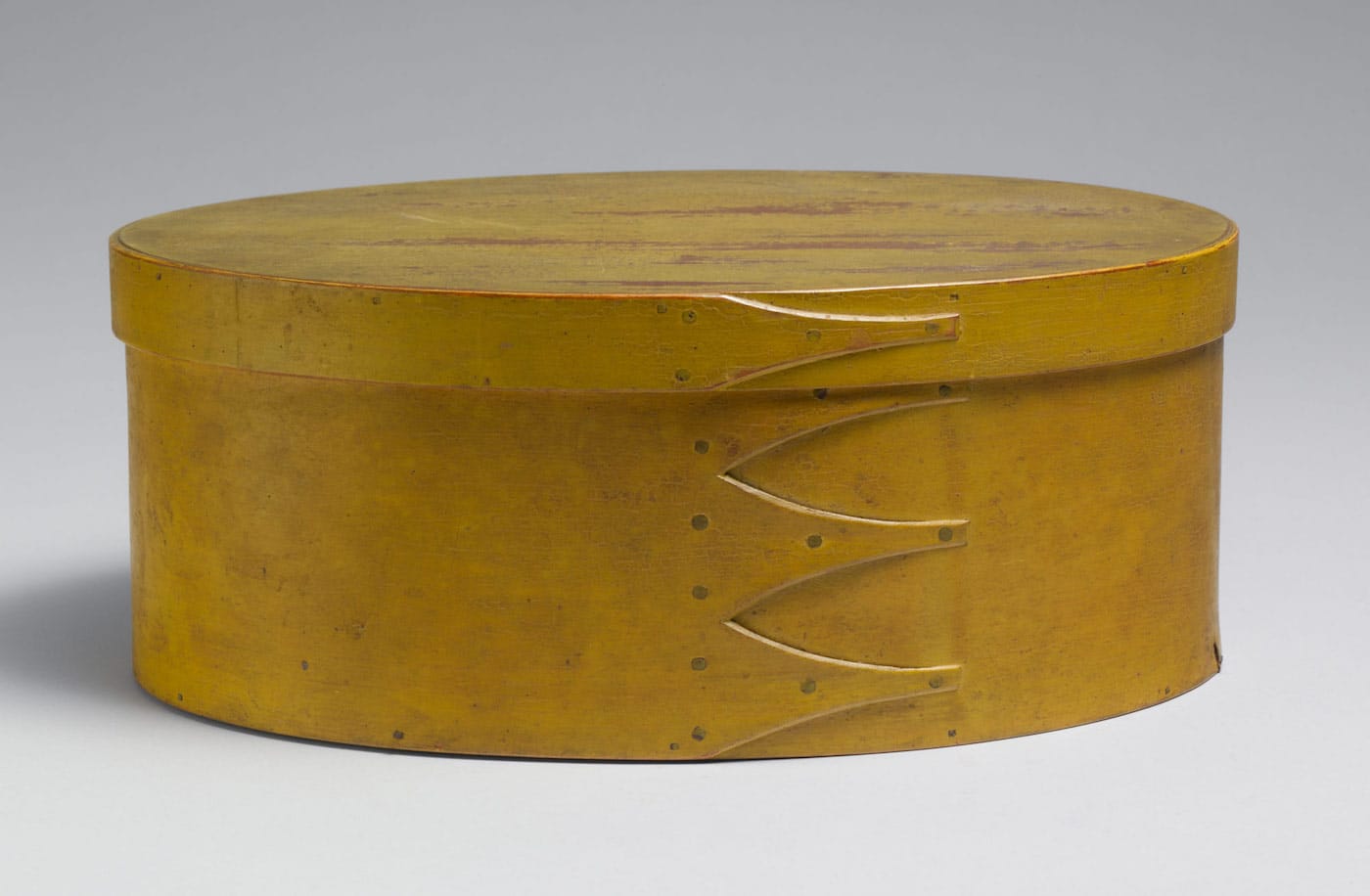 Oval box (1800–1900), maple, pine (courtesy Metropolitan Museum of Art, Friends of the American Wing Fund, 1966)