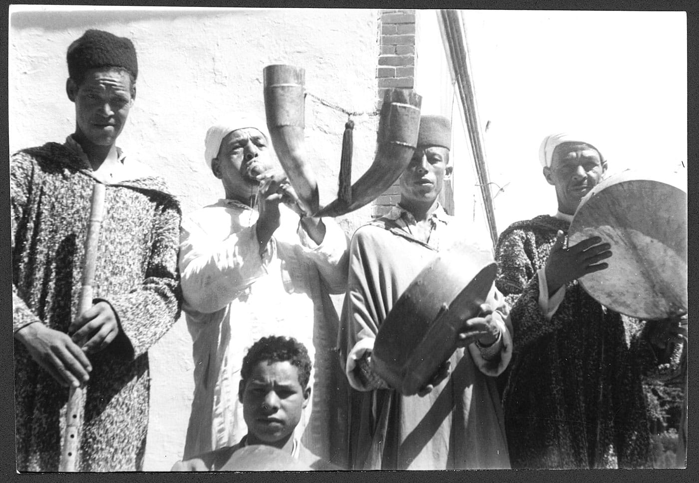 Double horn group by building (image courtesy Dust-to-Digital / Library of Congress)