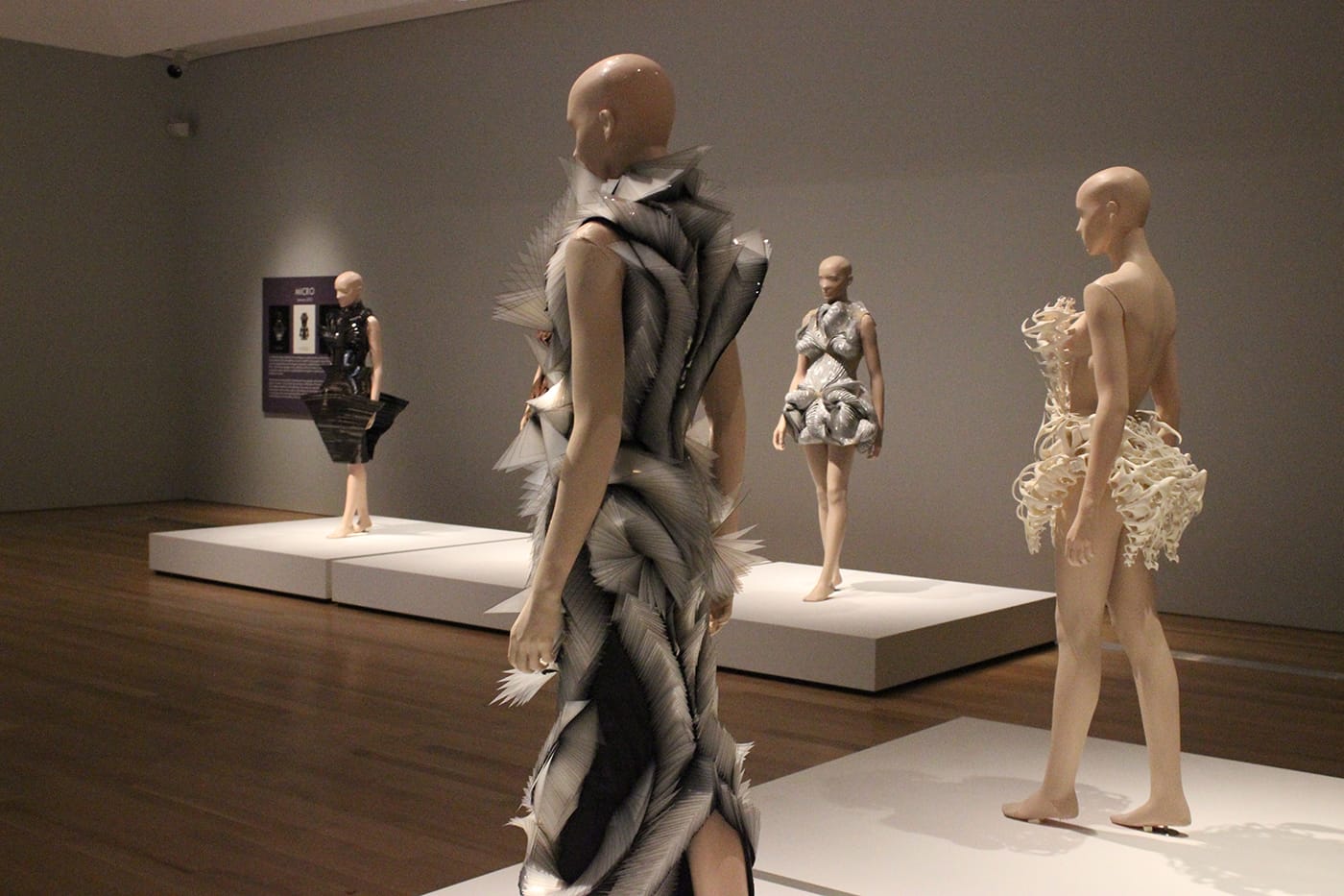 Iris van Herpen: Transforming Fashion, installation view.