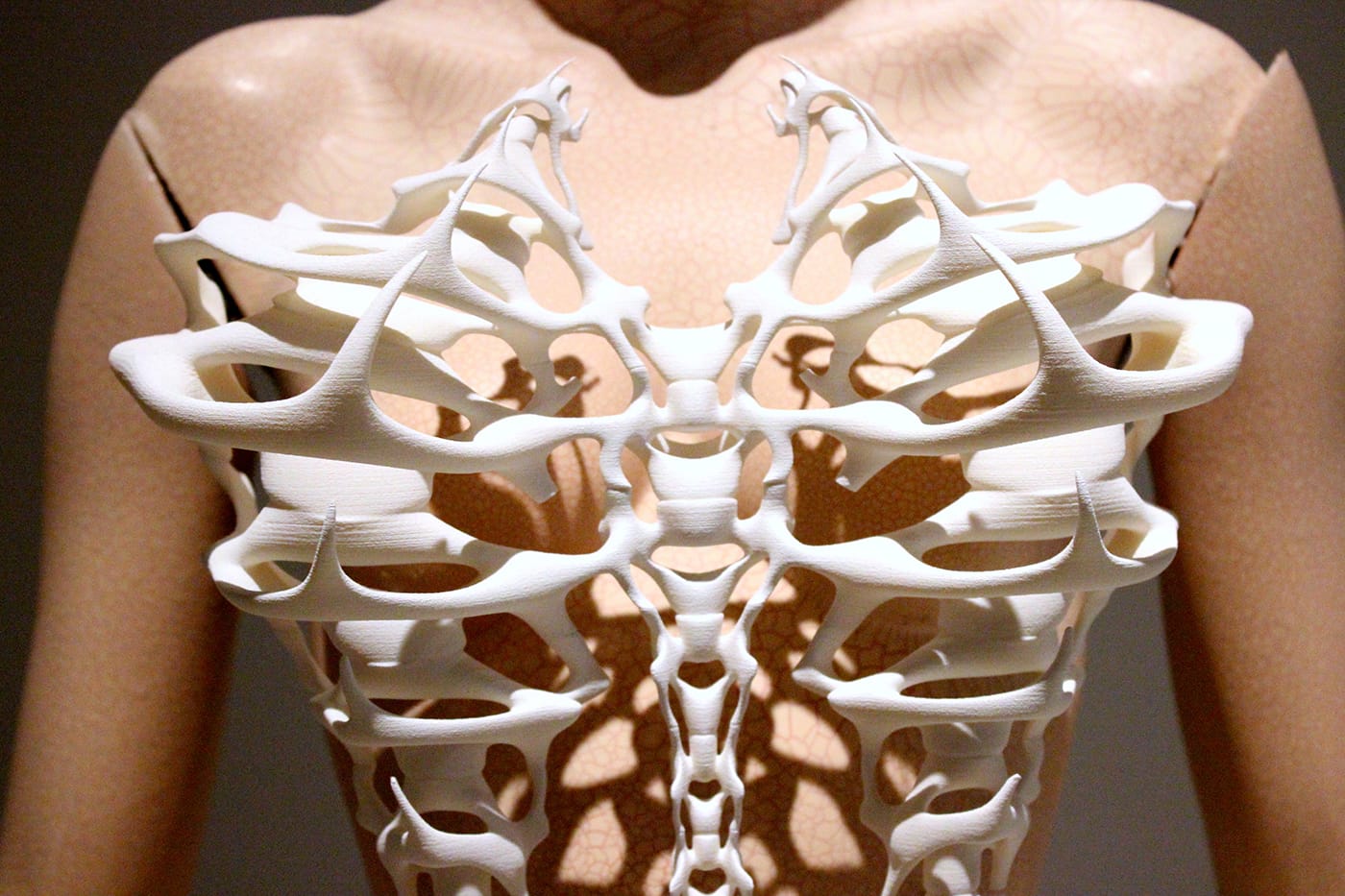 Iris van Herpen, Capriole, Ensemble, July 2011, In collaboration with IsaÏe Bloch and Materialise, 3D-printed polyamide, detail view. All photos by the author for Hyperallergic.