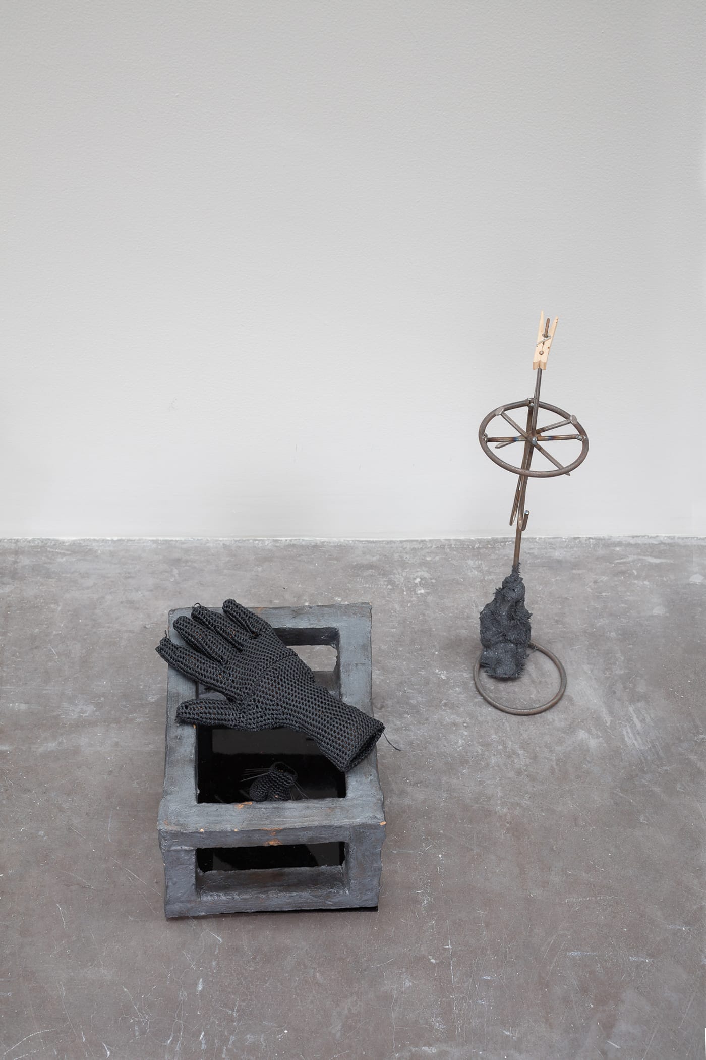 ektor garcia, installation views of kriziz, kurimanzutto, Mexico City, 2016. Courtesy of the artist and kurimanzutto, Mexico City, 2016. Photo: Abigail Enzaldo