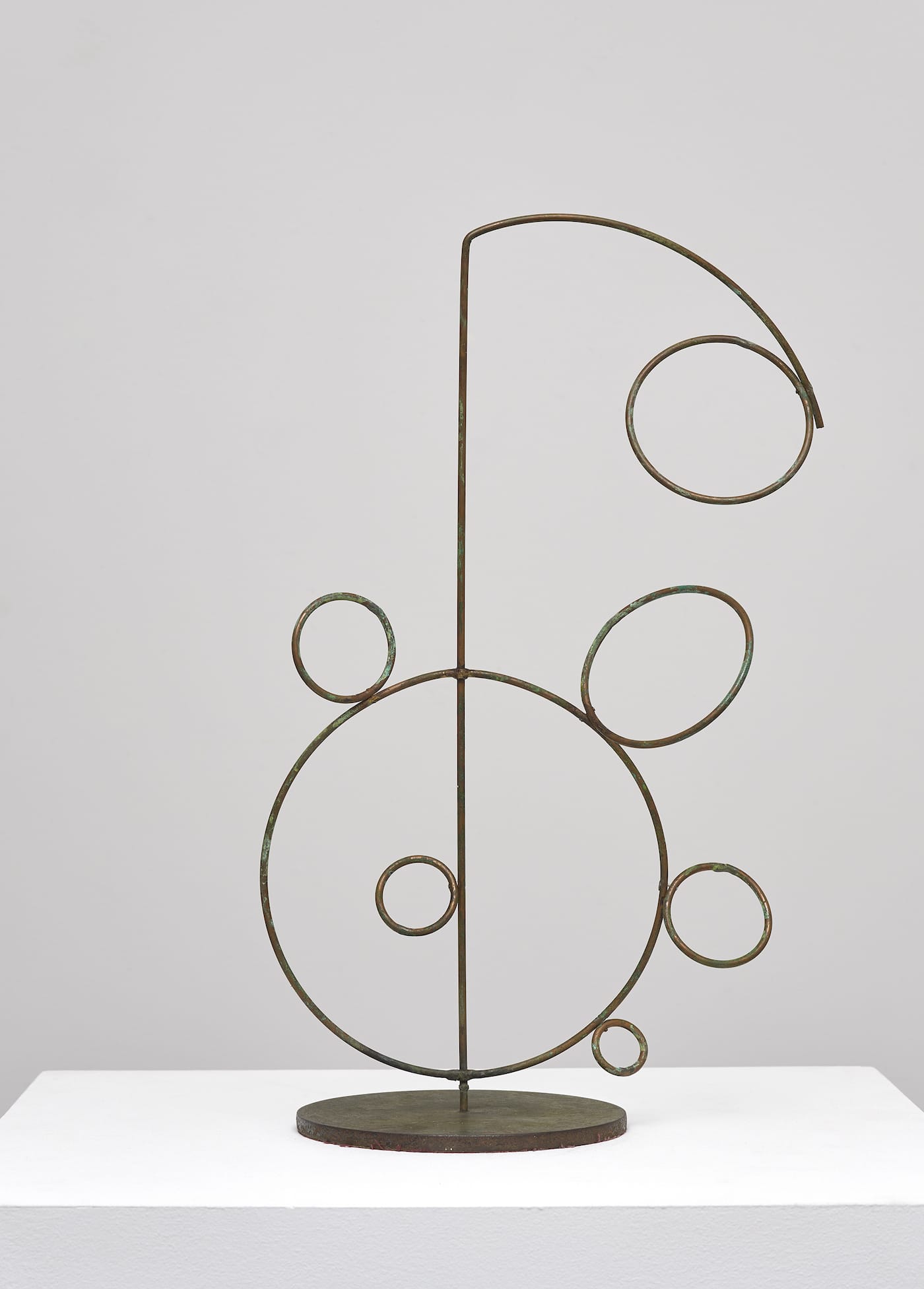 Loló Soldevilla, "Stabile" (1954), bronze and metal, 18 1/4 x 14 inches (courtesy David Zwirner, New York/London&nbsp;and TRESART)
