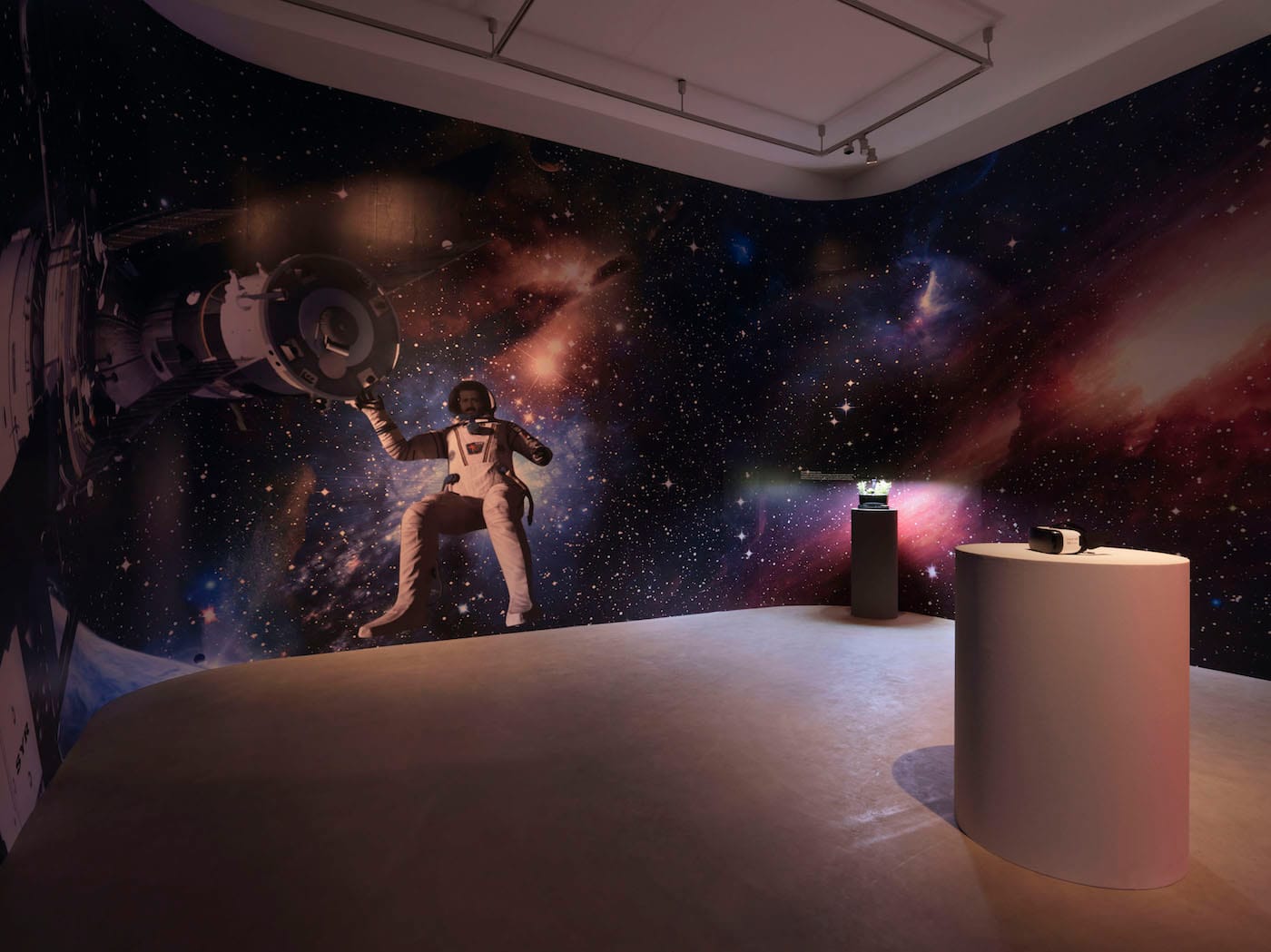 Halil Altındere, "Journey to Mars" (2016); "Space AeroGarden" (2016)