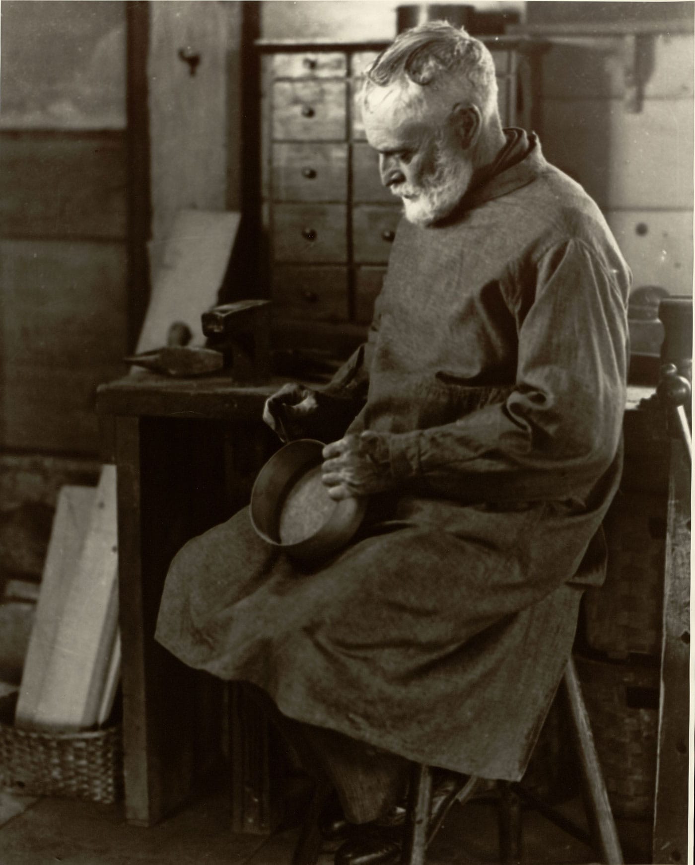 Samuel Kravitt, Shaker Brother Ricardo Belden making wooden oval boxes in a workshop at the Hancock Shaker Village, near Pittsfield, Massachusetts (image courtesy Library of Congress Prints and Photographs Division, via Wikipedia)