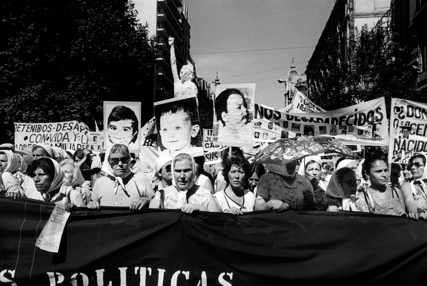 Eduardo Gil, "Niños desaparecidos. Secunda Marcha de la Resistancia, 9–10 décembre 1982" (1982), collection of the artist (courtesy the artist, © Eduardo Gil)