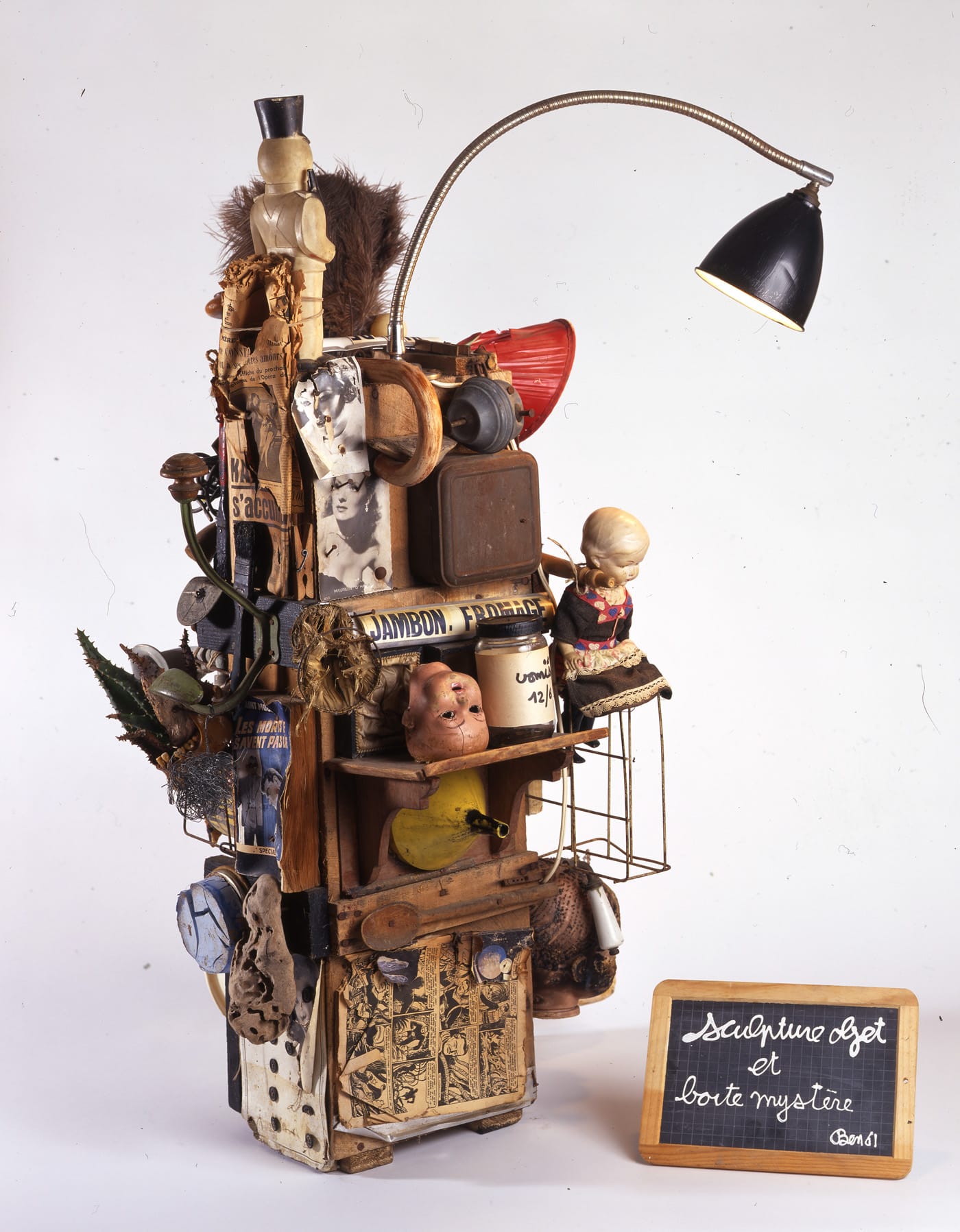 Ben Vautier, “Sculpture objet suspendu et boîte mystère” ("Suspended Sculptural Object and Mysterious Box," 1958/1962)