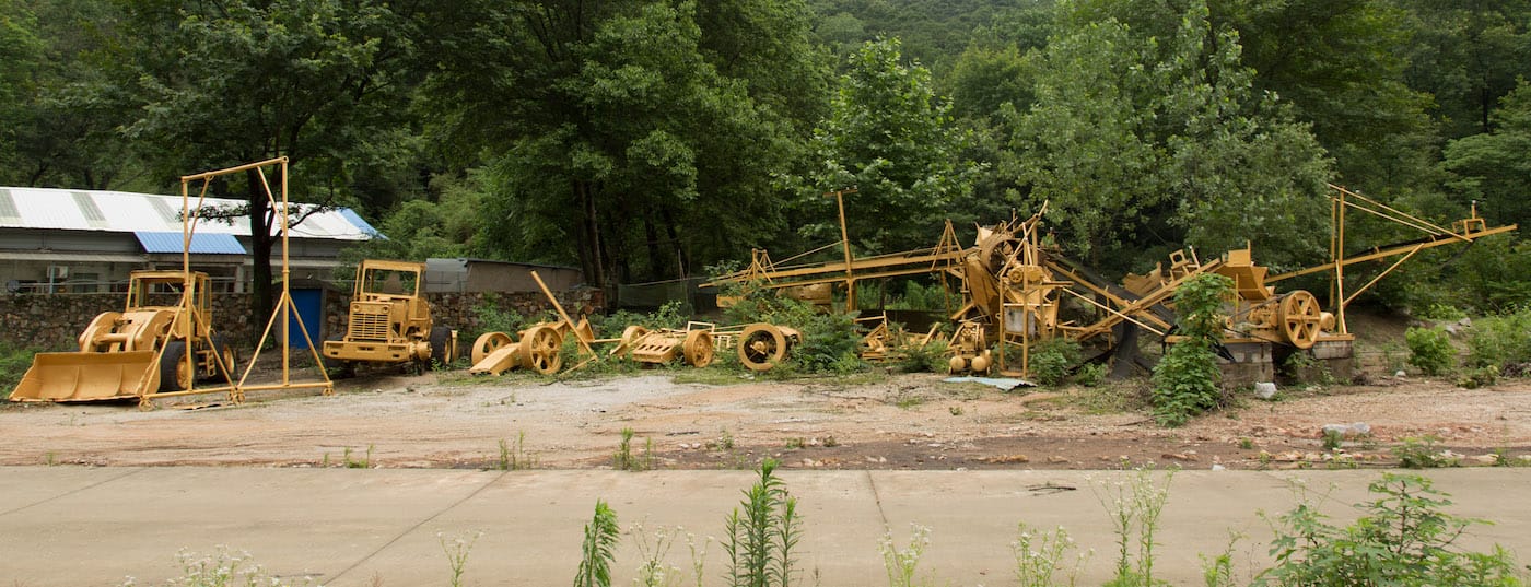Zheng Guogu, "Golden Mining Field" (2016)