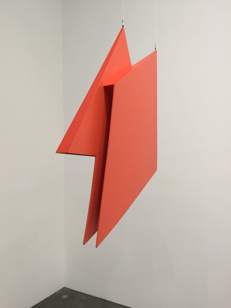 Hélio Oiticica, “Relevo Espacial 6” (1959, constructed 1991), painted wood, in ‘Empty House, Casa Vazia’ at Luhring Augustine, 2015 (photo by the author for Hyperallergic)