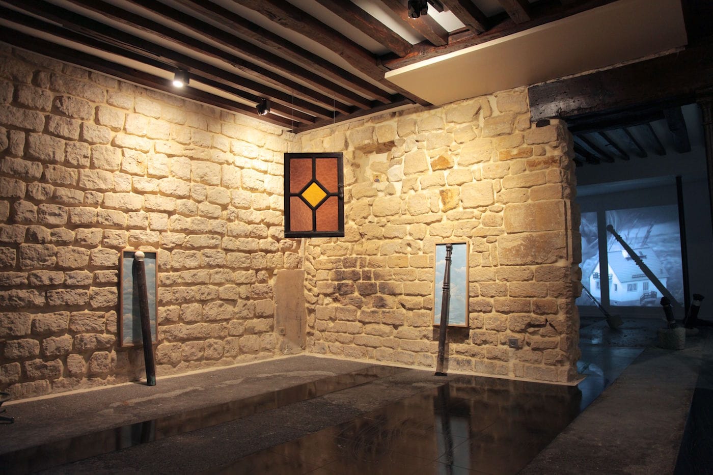 Lara Ögel, "Come Back! All Is Forgiven" (2016), installation view, Protocinema, Paris