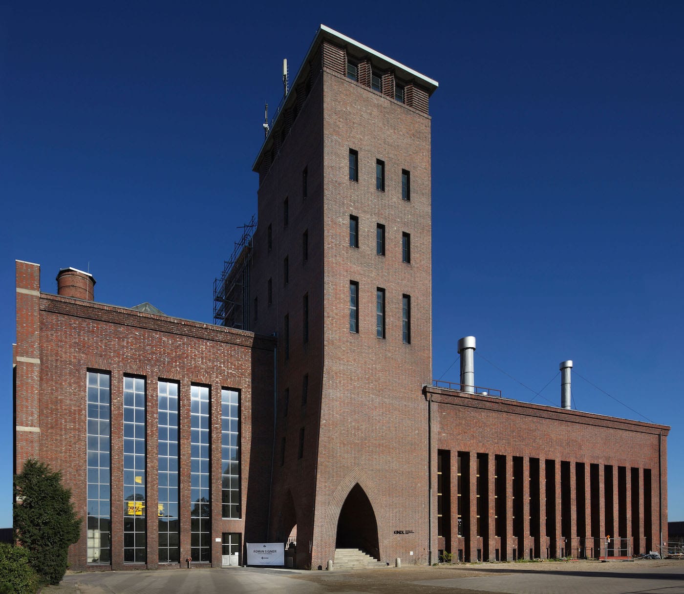 KINDL – Zentrum für zeitgenössische Kunst / KINDL – Centre for Contemporary Art (photo by Jens Ziehe)