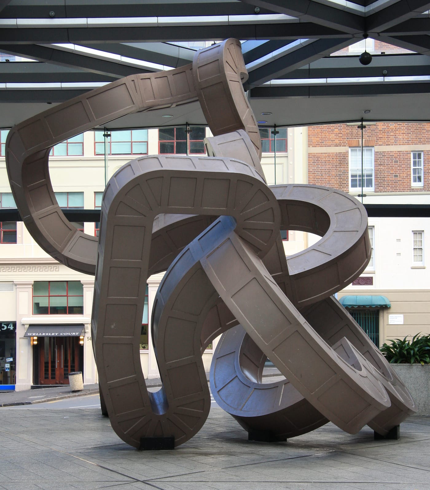 Richard Deacon, "Nobody Here But Us" (1991) (photo by russellstreet/Flickr)
