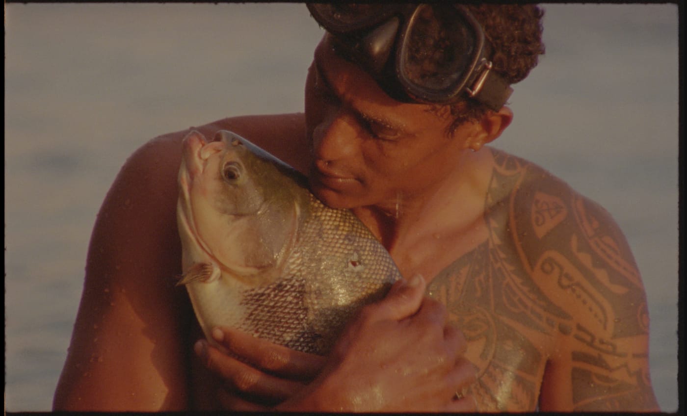 Still from Jonathas de Andrade,&nbsp;"O peixe"&nbsp;("The Fish," 2016), 16 mm film transferred to HD video, sound, color; 38 min (courtesy Alexander and Bonin, New York, and Galeria Vermelho, São Paulo)