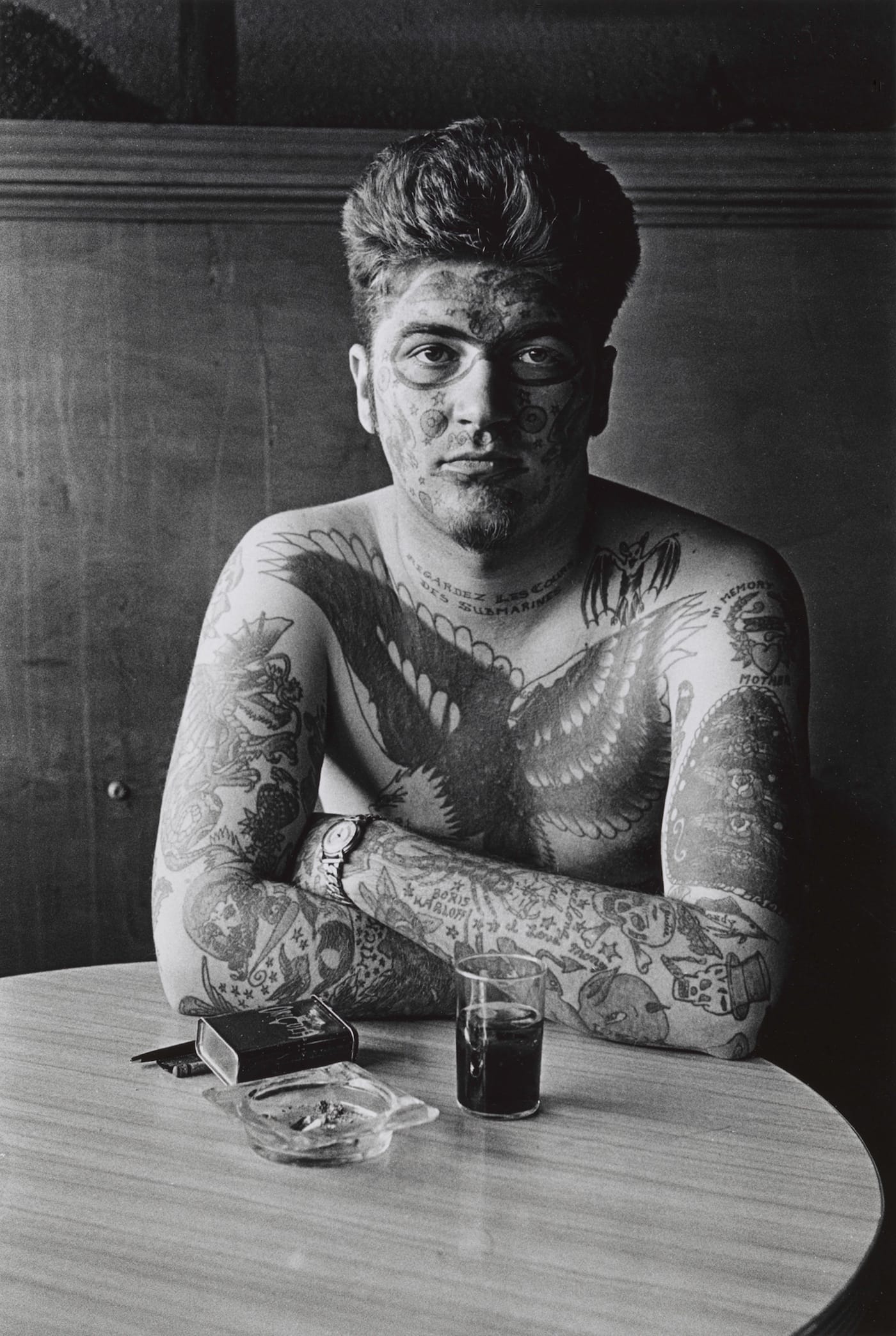Diane Arbus, "Jack Dracula at a bar, New London, Conn." (1961) (courtesy The Metropolitan Museum of Art, New York; copyright © The Estate of Diane Arbus, LLC; all rights reserved)