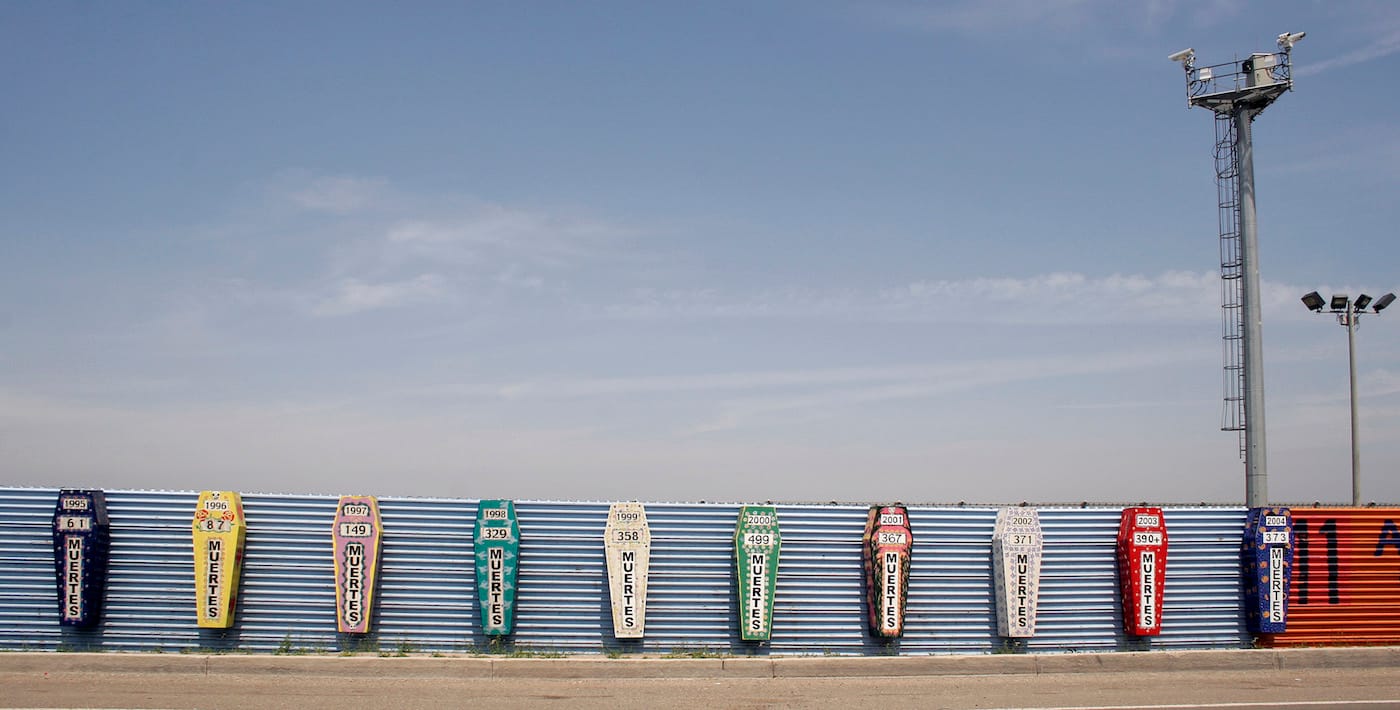 Monument to those who have died crossing the border from Mexico into the US along the border fence in Tijuana (photo © Tomas Castelazo, www.tomascastelazo.com / Wikimedia Commons / CC BY-SA 3.0)