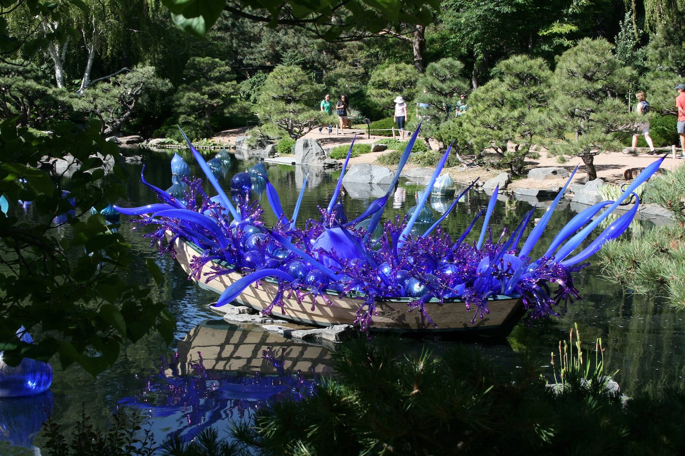 A Dale Chihuly sculpture at the Denver Botanic Garden (photo by Kari/Flickr)