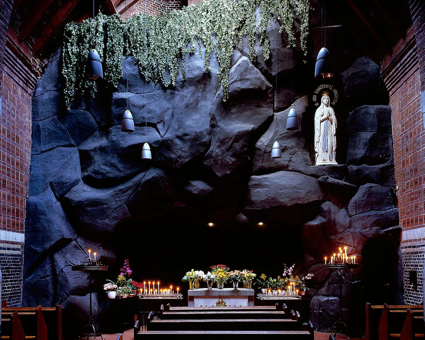 Hrair Sarkissian, Wish AmbulanceHrair Sarkissian, "Parochie Antonius 11/06/2015 11:05," from <em>Wish Ambulance</em> (courtesy the artist)