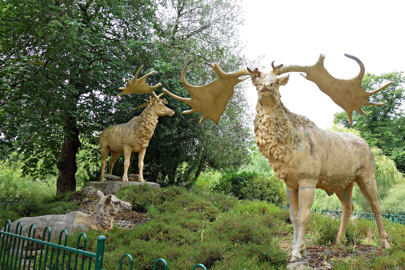 Dinosaur sculptures in Crystal Palace Park, London (photo by the author for Hyperallergic)