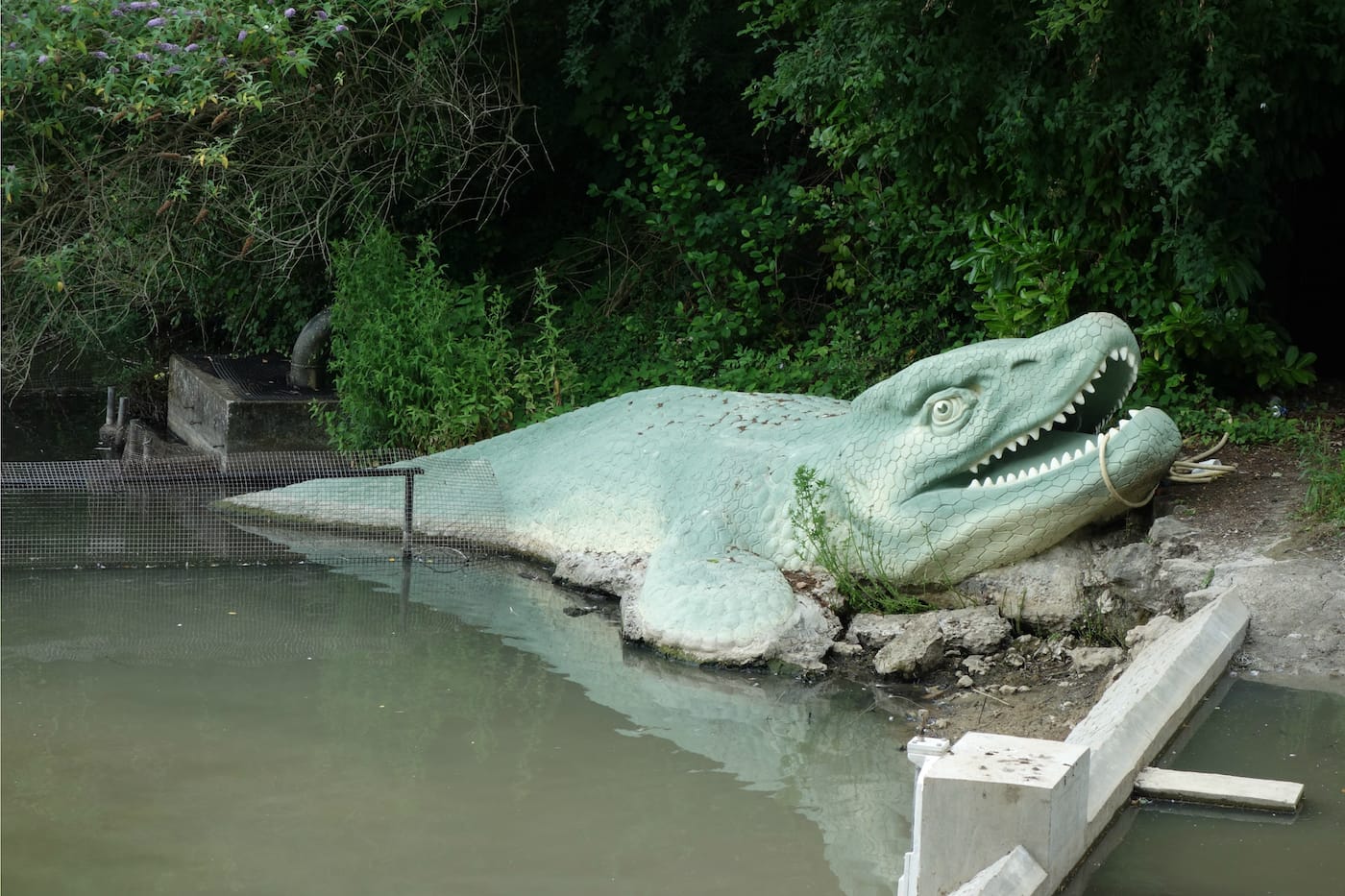 Dinosaur sculptures in Crystal Palace Park, London (photo by the author for Hyperallergic)